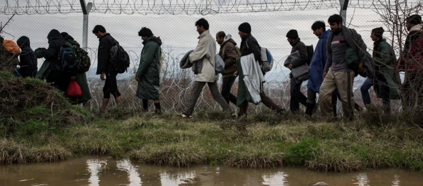 Παράνομος μετανάστης δίνει οδηγίες: «Έτσι θα περάσετε τα ελληνικά σύνορα & θα πάτε Θεσσαλονίκη» (βίντεο)